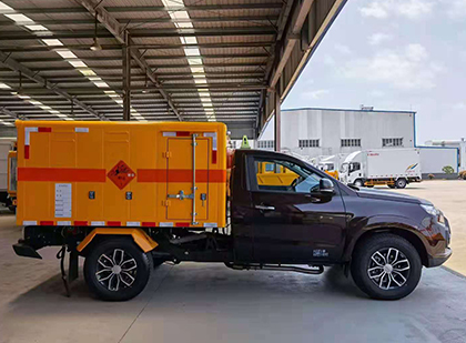 神湾镇爆破器材运输车